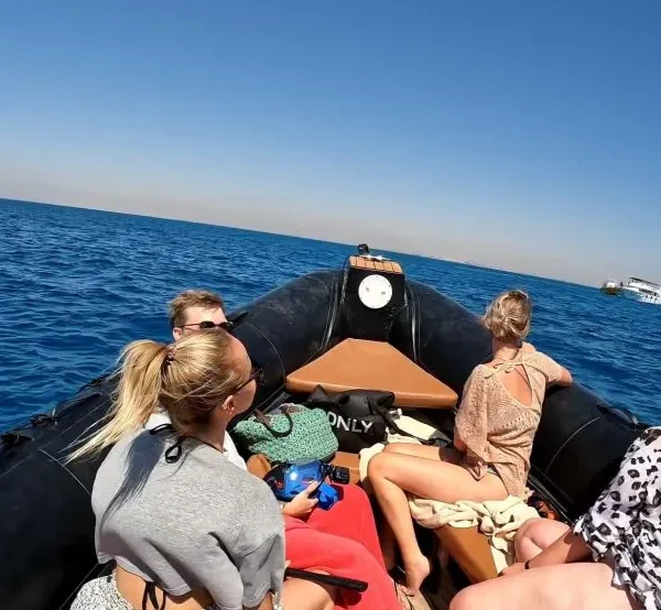 imageye___-_imgi_34_Private-Speedboat-to-Dolphin-House-6