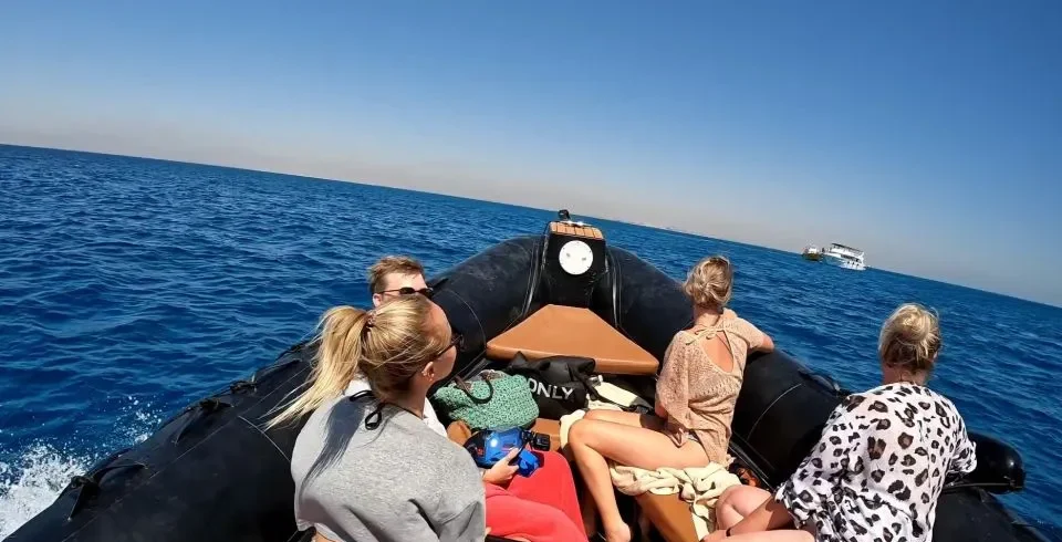 imageye___-_imgi_34_Private-Speedboat-to-Dolphin-House-6